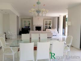 For rent luxury furnished floor apartment in Kifissia Strofili