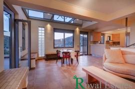 Σούνιο, περιοχή Μεγάλα Πεύκα, πολυτελές ακίνητο, διατίθεται προς πώληση, άριστη κατάσταση, ιδανικό για δύο οικογένειες