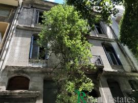 Διατηρητέο, αυτόνομο κτήριο, διατίθεται πρός ενοικίαση στο κέντρο της Αθήνας