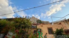 Αθήνα, Ιστορικό Κέντρο, Πλάκα, μοναδικό οικόπεδο, με ακίνητο προς πώληση