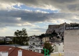 Αθήνα, Ιστορικό Κέντρο, Πλάκα, διατίθεται προς πώληση, όροφο μεζονέτα, σε εξαιρετικό σημείο και απεριόριστη θέα