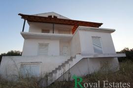 Πελοπόννησος, νομός Κορίνθου, Κιάτο, περιοχή Πάσιο, προς πώληση ημιτελής μονοκατοικία, με εξαιρετική θέα