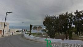 Κυκλάδες, Νήσος Σαντορίνη, Ημεροβίγλι, διατίθεται επαγγελματικό κτήριο προς πώληση, σε κεντρικό σημείο