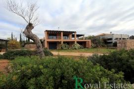 Πολυτελής νεόδμητη κατοικία προς πώληση στο Πόρτο Χέλι Βερβερόντα