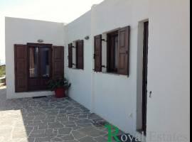 Εξαιρετική παραδοσιακή μονοκατοικία διατίθεται πρός πώληση στην Σίφνο με μοναδική θέα