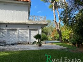 Εκάλη, πλησίον Εκάλη club, διατίθεται προς πώληση μεζονέτα με δικό της μεγάλο κήπο