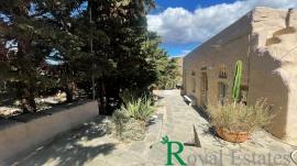 Κυκλάδες, Νήσος Τήνος, Λουτρά, παραδοσιακή μονοκατοικία, διατίθεται προς πώληση