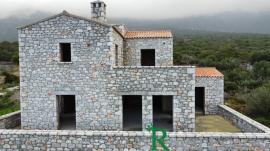Πωλείται Παραδοσιακή Πέτρινη Μονοκατοικία στην Περιοχή Μαρματσούκα, πλησίον Αρεόπολης, Νομός Λακωνίας. Πωλείται Παραδοσιακή Πέτρινη Μονοκατοικία στην Περιοχή Μαρματσούκα, πλησίον Αρεόπολης, Νομός Λακωνίας.