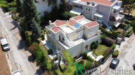 Πολυτελής Μονοκατοικία στη Δροσιά – περιοχή Ρέα διατίθεται προς πώληση