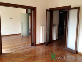 For sale office area in Plaka Adrianou portal
